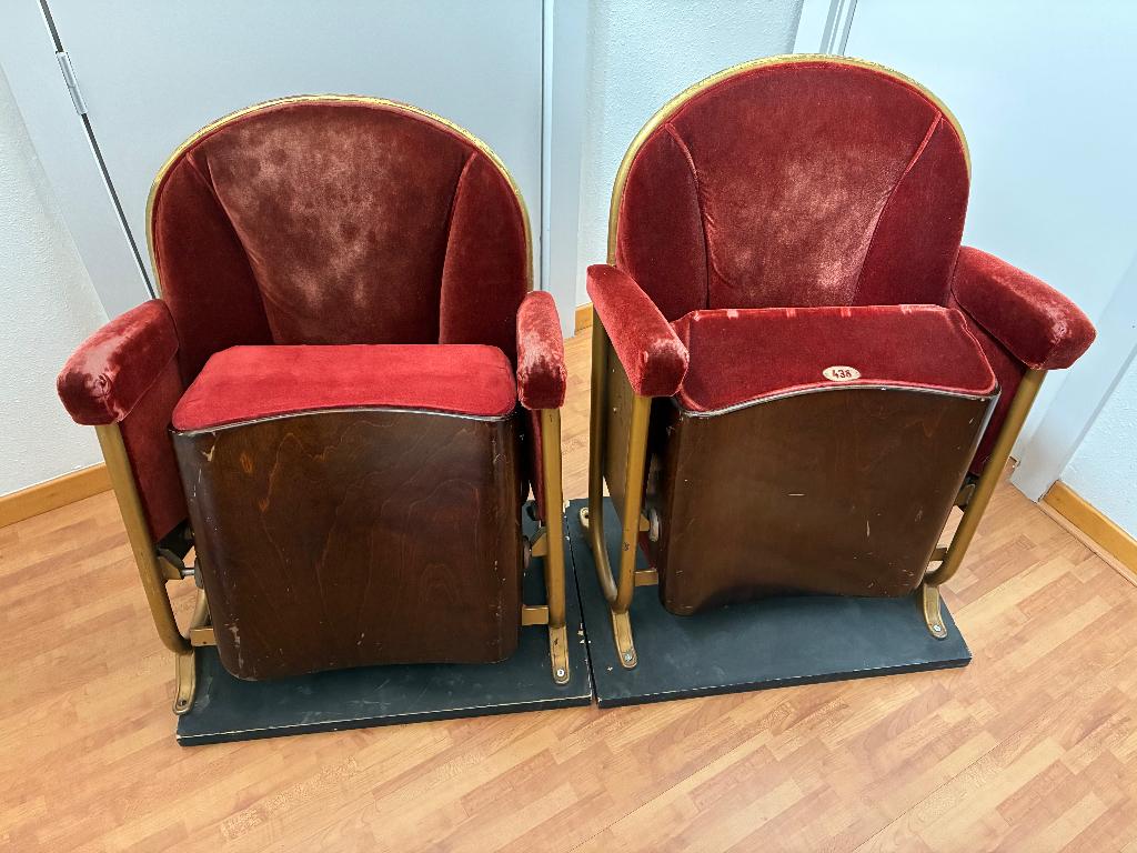 Theaterstoelen, Ophalen