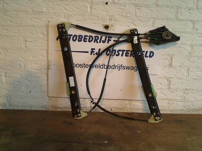 Ruitmechaniek 4Deurs links-voor van een Audi A1, Gebruikt, -, -, -