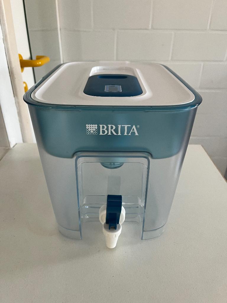 BRITA Waterfilterkan 8.2L + Filterpatronen, Ophalen, Overige typen, Kunststof, Zo goed als nieuw