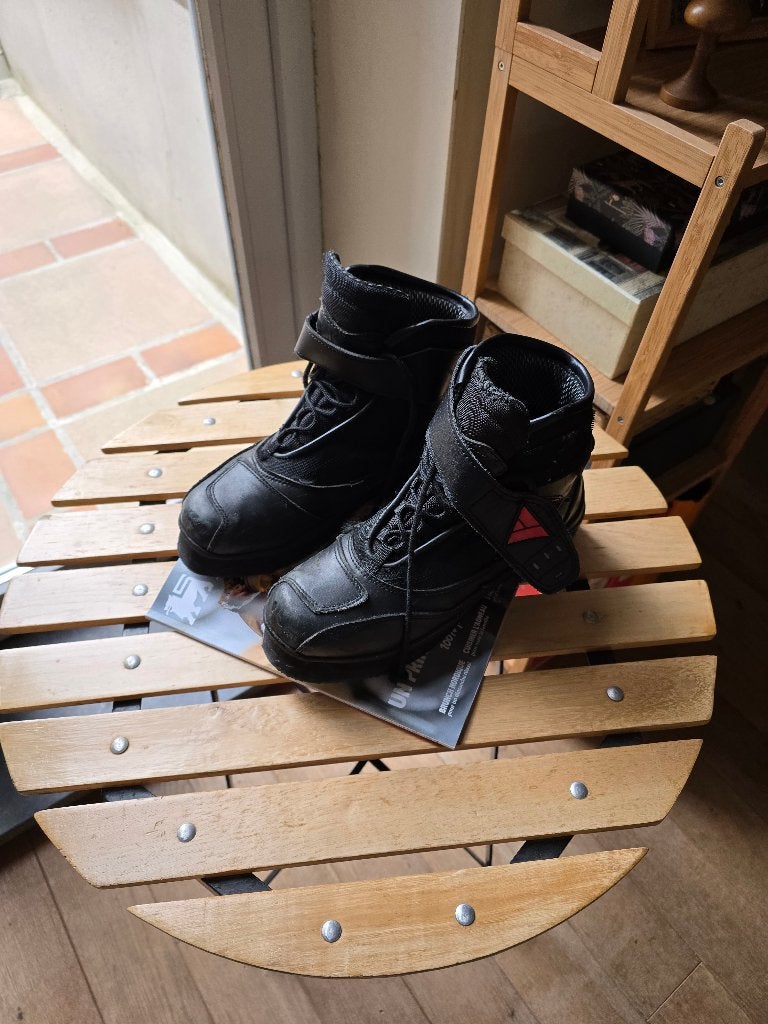 ACCESOIRES CHAUSSURES MOTOS, Motos, Enlèvement