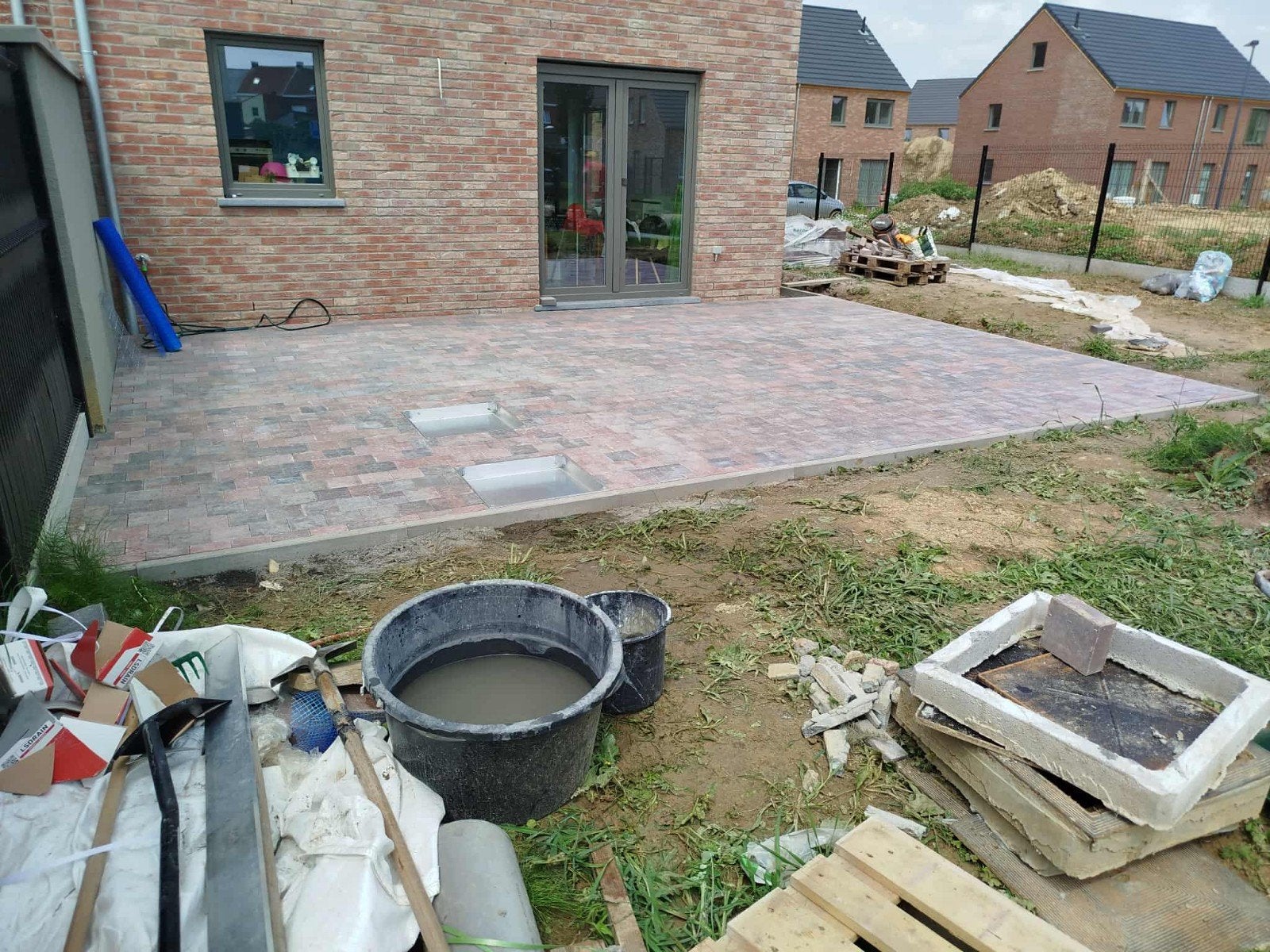 Bonjour, je fait petit travaux de jardinage et aussi pose de, Enlèvement