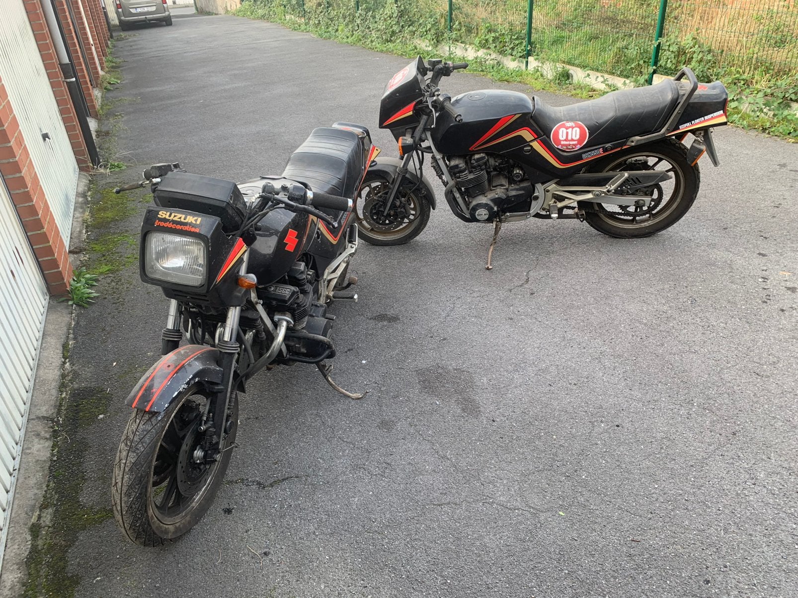 Suzuki des années 80, Motos, Enlèvement