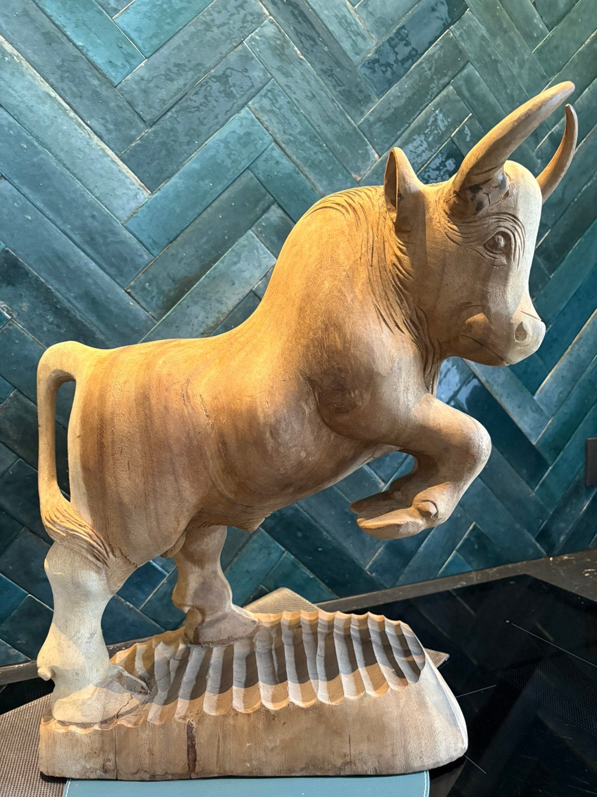 Sculpture sur bois Big Bull, Enlèvement