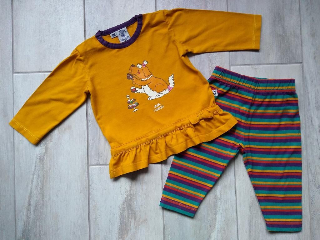 ✿ M62 - Woody pyjama thema hond, Nacht- of Onderkleding, Meisje, Ophalen of Verzenden, Zo goed als nieuw
