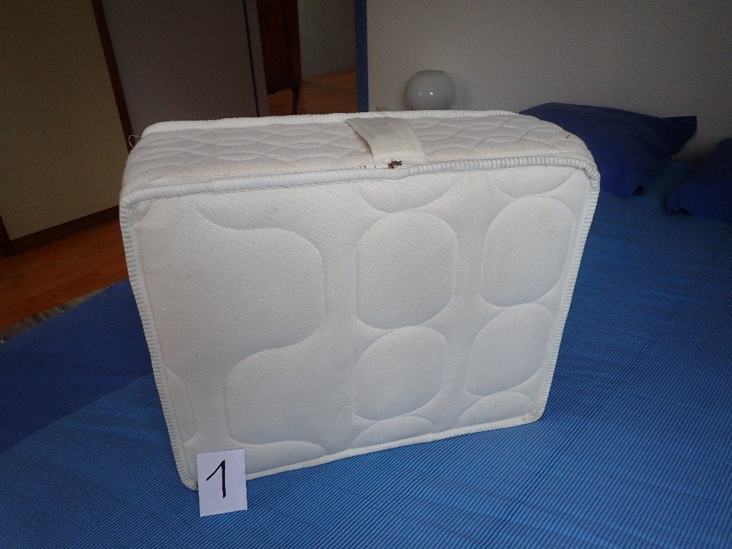 POUFS – REPOSE-PIEDS, Enlèvement, Neuf