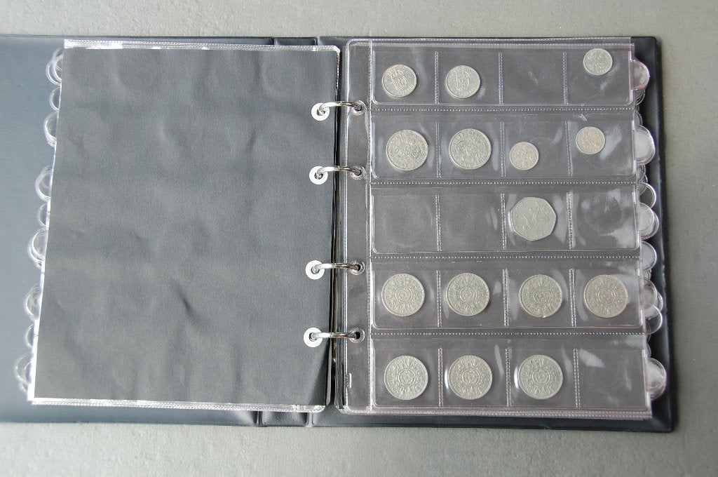 Album avec 13 feuilles de stock, 128 pièces européennes, Envoi, Monnaie