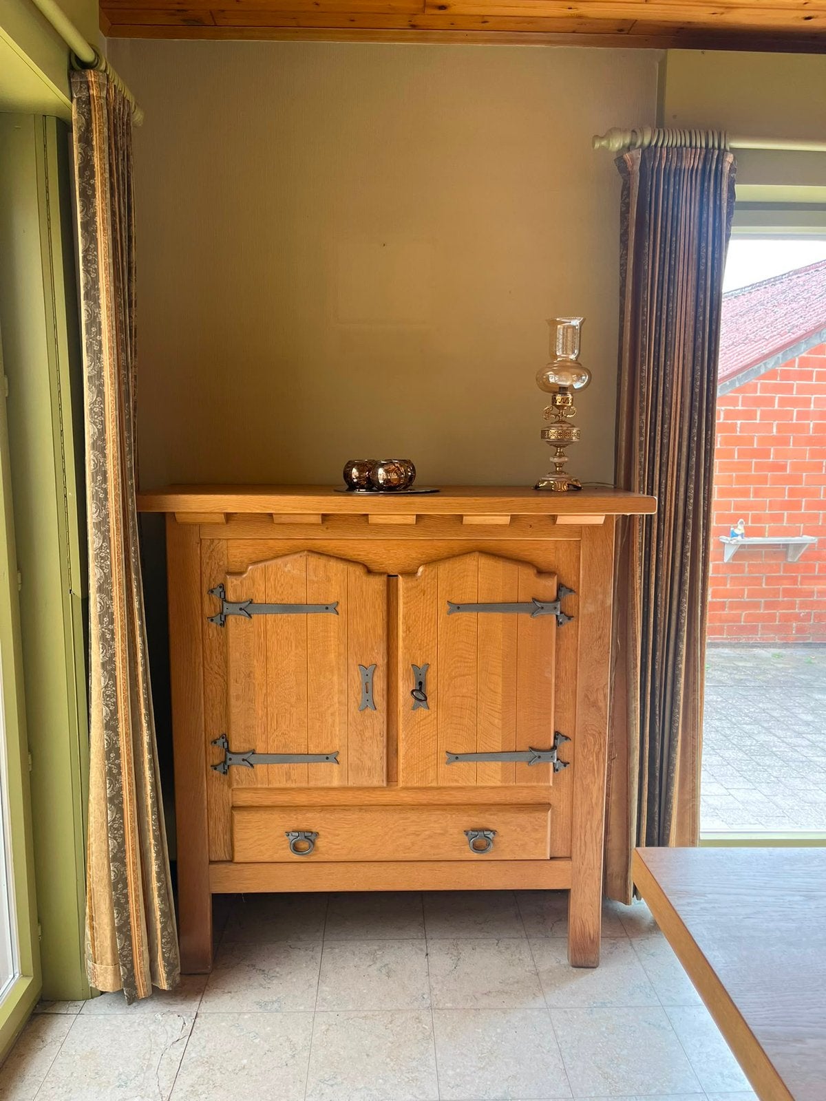 Eiken dressoir, Ophalen