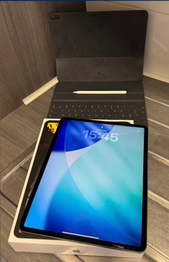 Ipad pro 12.9 256 GB + apple pencil 2+magickeybord, Ophalen of Verzenden, Zo goed als nieuw, 256 GB