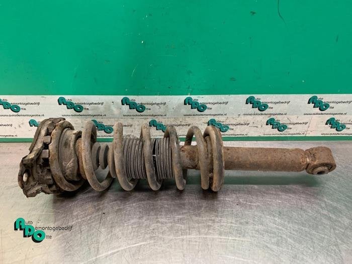 Schokdemperpoot links-achter van een Toyota Corolla (Corolla, Gebruikt, -, -, Ophalen of Verzenden
