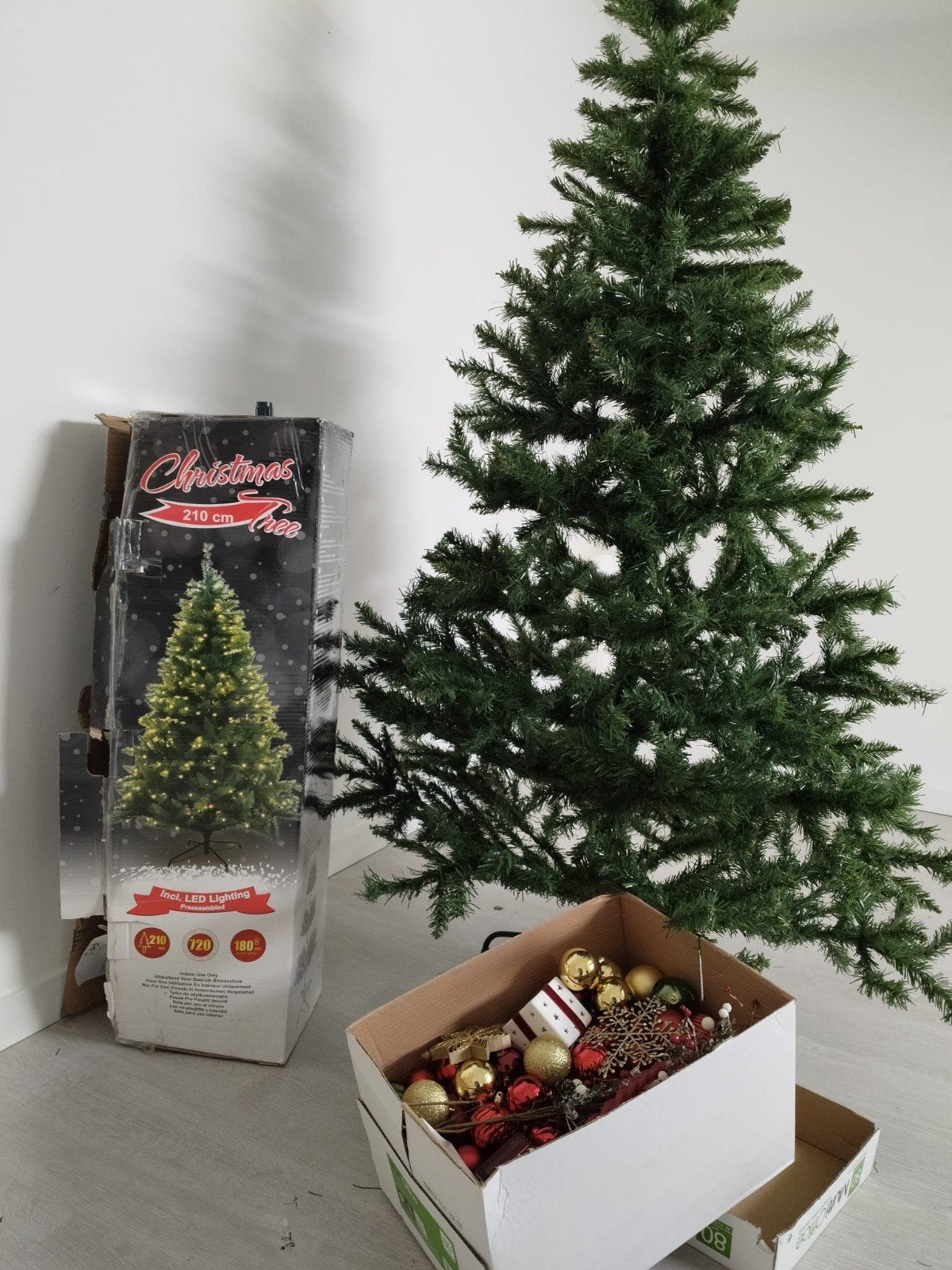 kerstboom 2m10 met kerstballen, Diversen, Kerst, Ophalen, Gebruikt