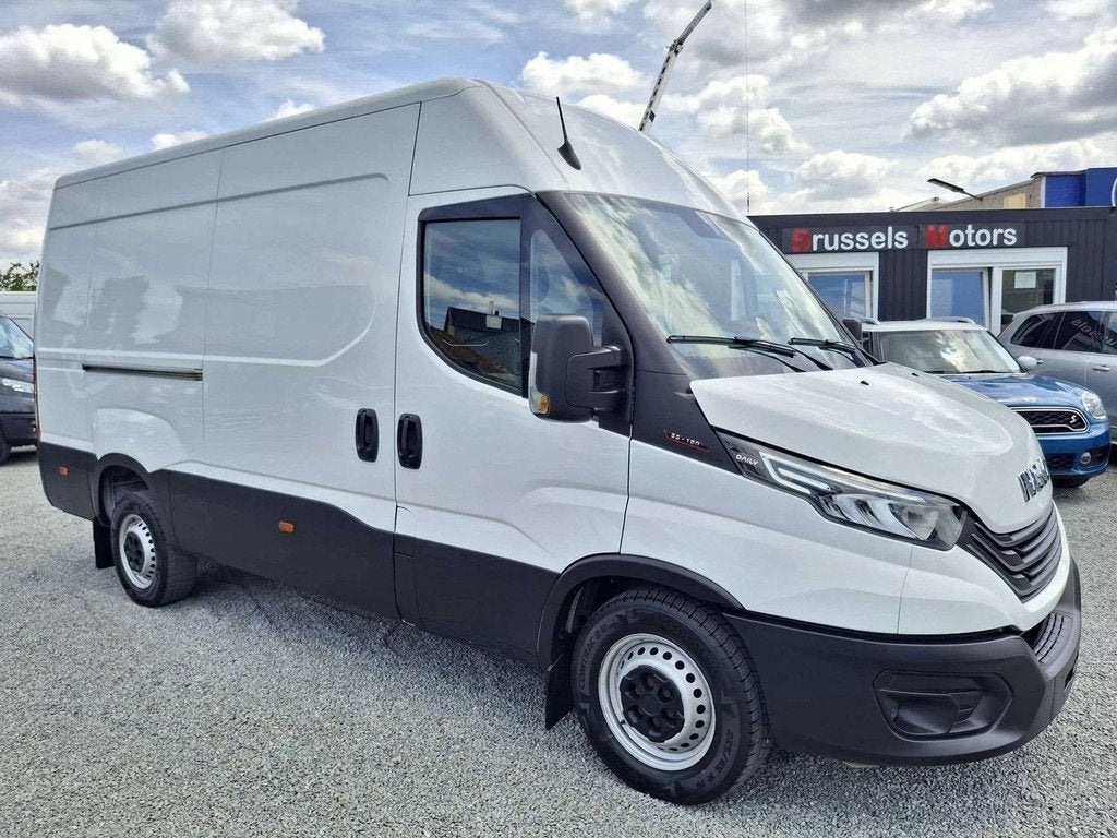 Iveco Daily 35S18 3.0 (bj 2023), Gebruikt, Iveco, Wit, Bedrijf