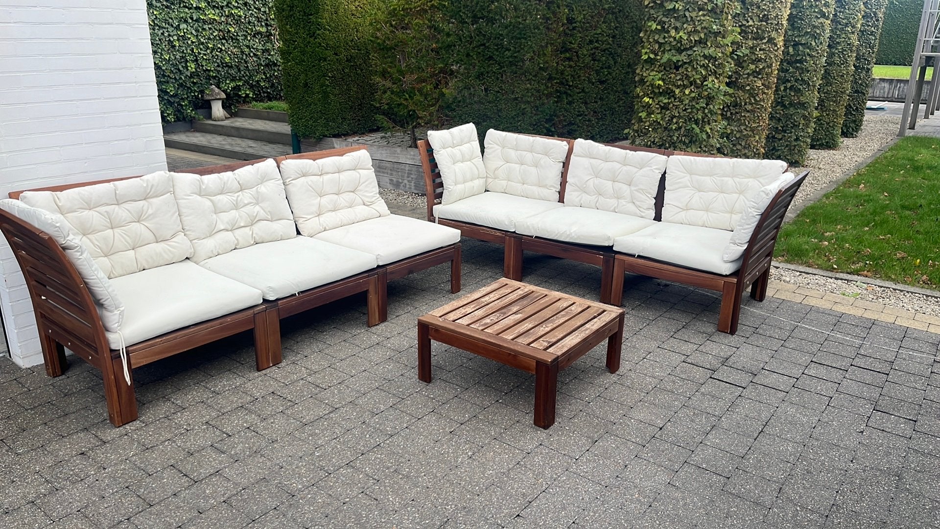 Hardhouten tuinset / lounge Ikea met set witte kussens, Jardin & Terrasse, Salons de jardin, Banque, Utilisé, 6 places