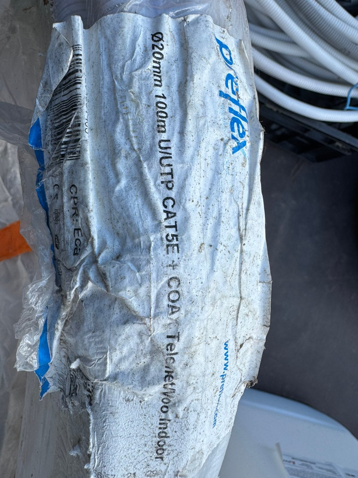 U/UTP CAT5E + COA + Telenet/Voo intérieur 10 mètres, Enlèvement, Comme neuf