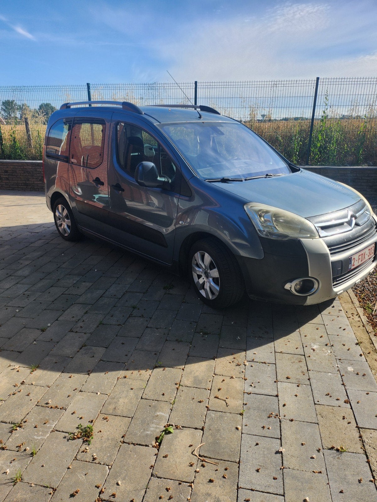 Citroen berlingo annee 2011 .168000 km .cylindree 1560cm3 av, Auto's, Citroën, Voorwielaandrijving, Stof, Blauw, Berlingo