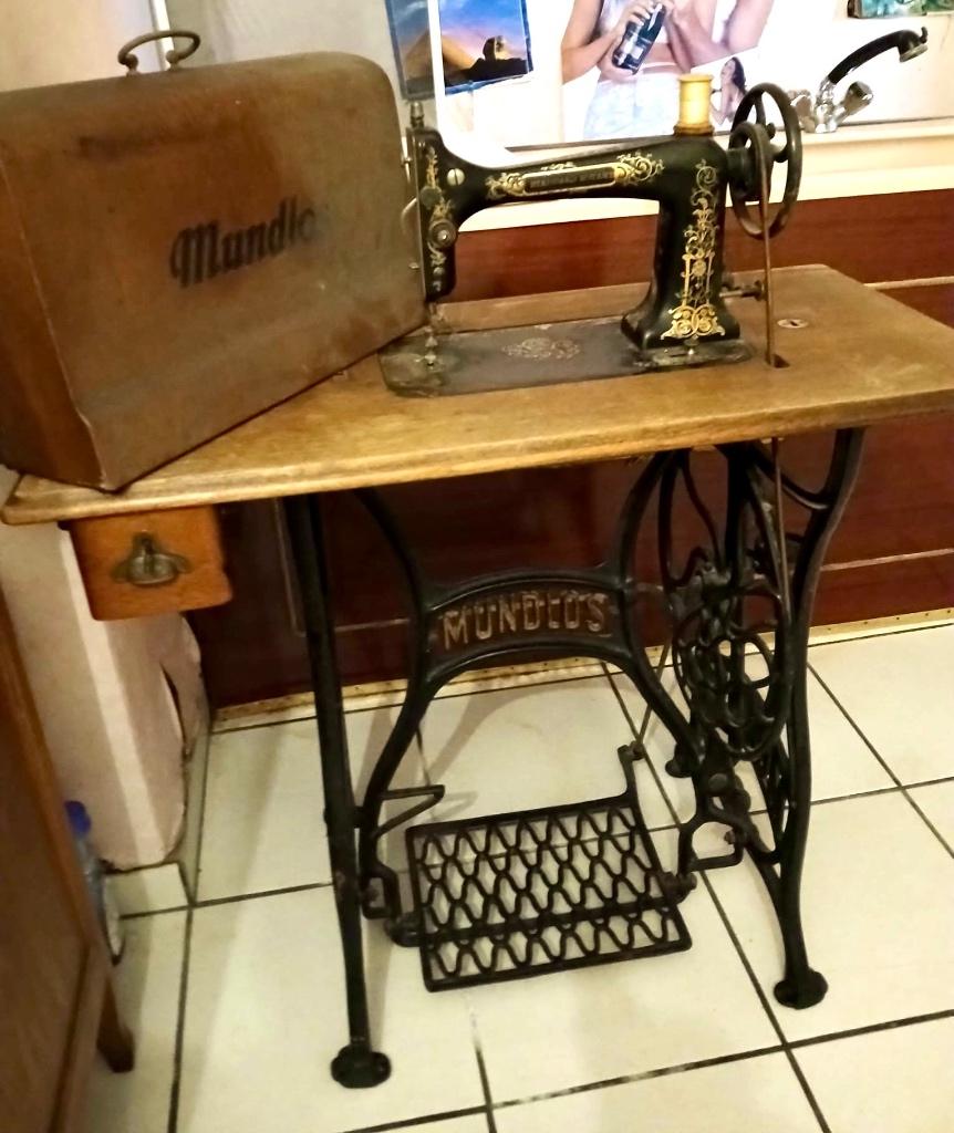 Antiek naaimachine mundlos te koop, Ophalen