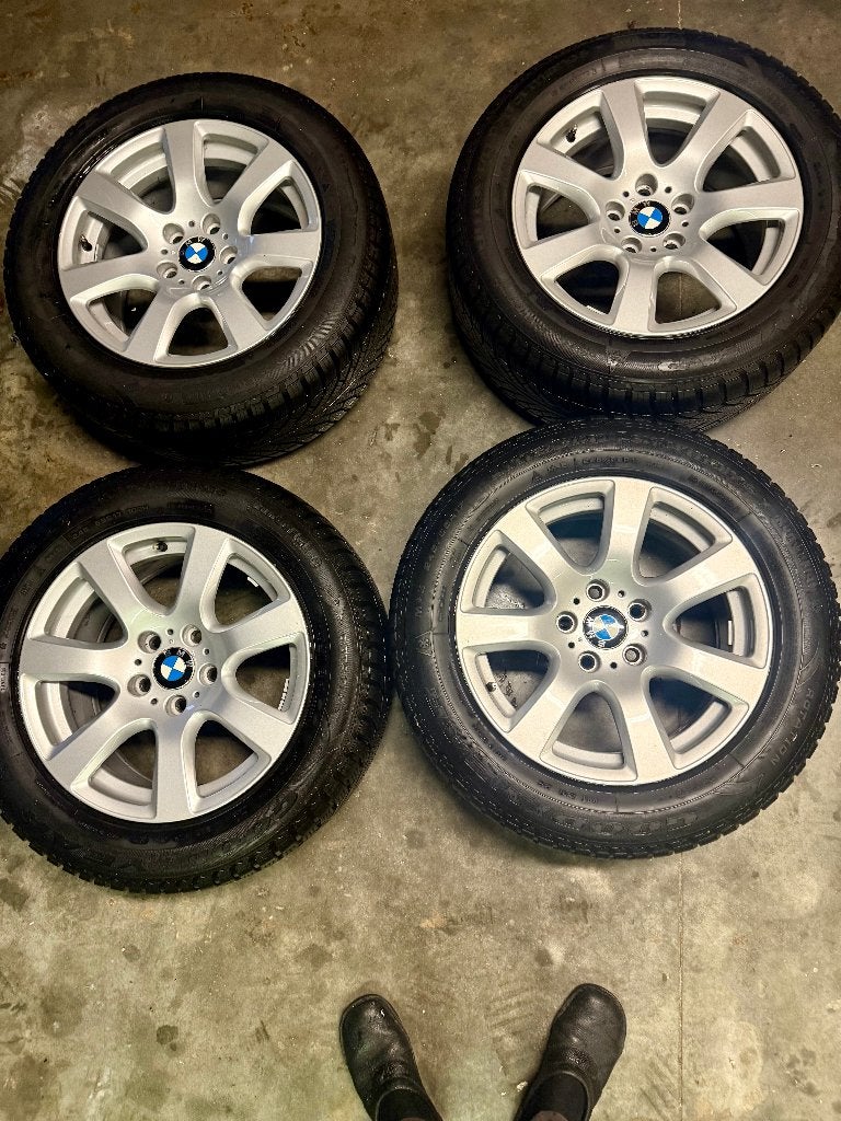 4 Originele BMW velgen met winterbanden, Auto-onderdelen, Ophalen, Velg(en), 17 inch, Winterbanden
