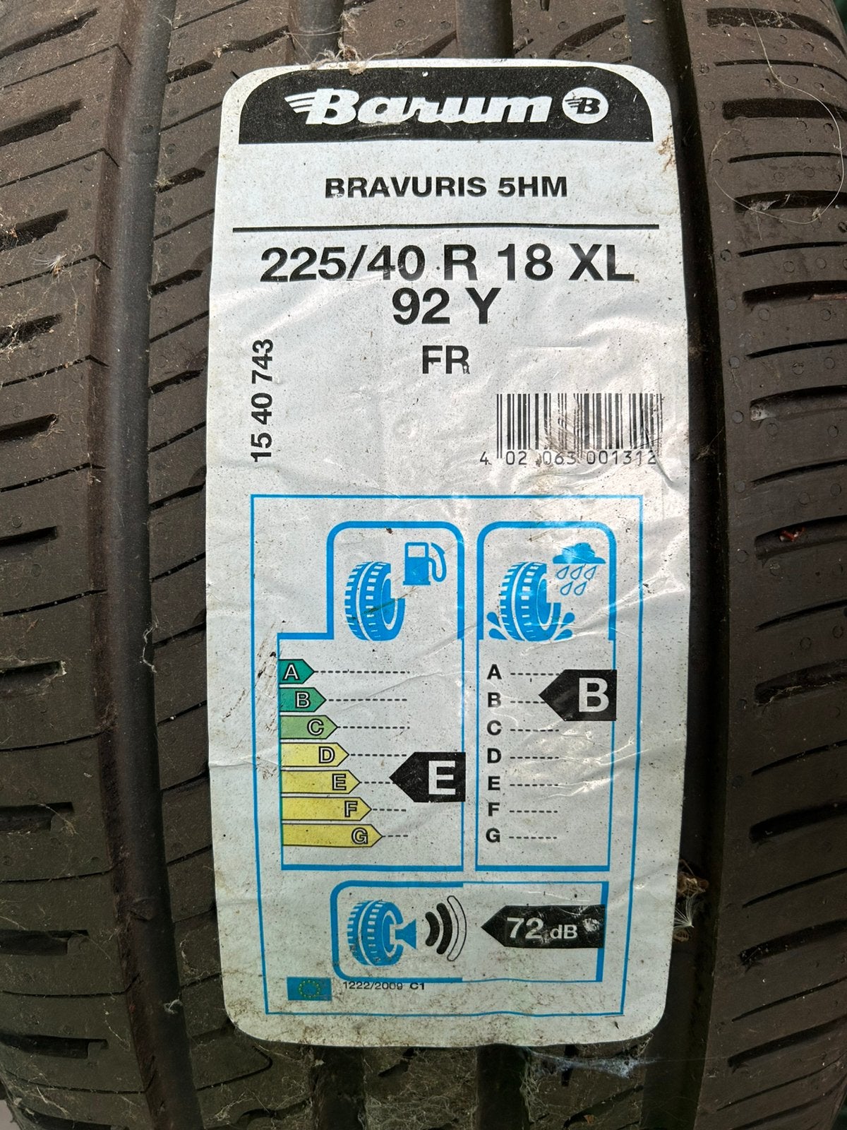 Barum 225/40 R 18 XL 92 Y, Autos : Pièces & Accessoires, Pneus & Jantes, Neuf, 4 Saisons, Véhicule de tourisme, Enlèvement