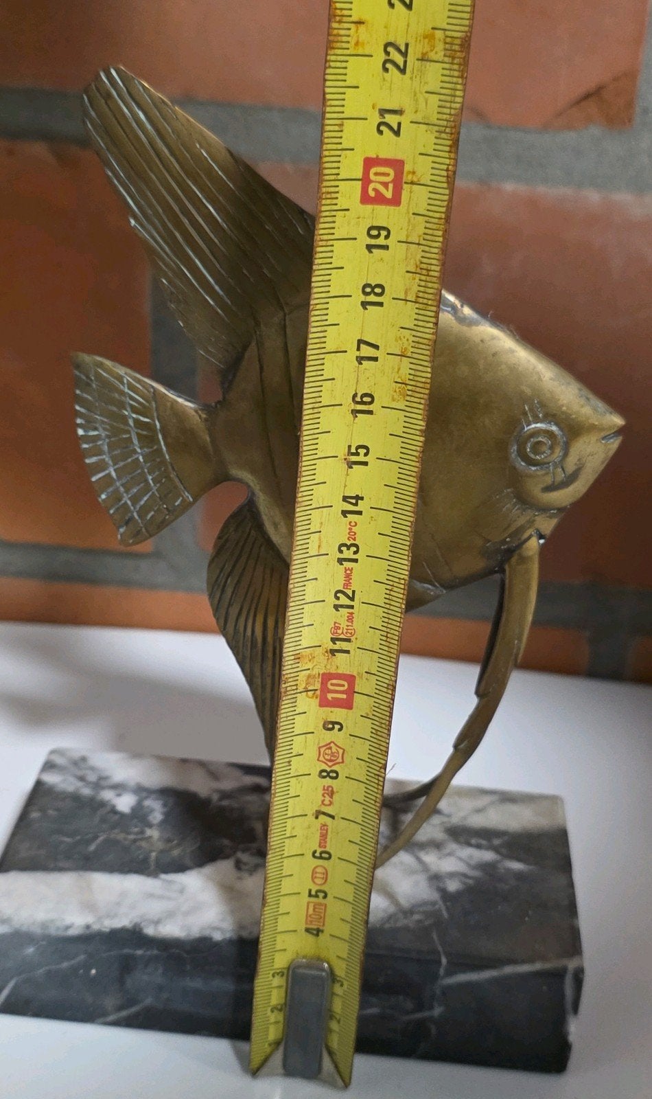 Vintage messingkleurige vis op marmeren voet – ca. 22 cm hoo, Ophalen of Verzenden