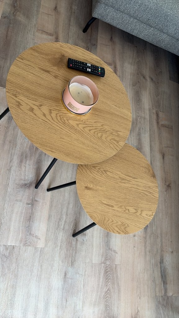 2 kleine ronde tafels ( gebruikt als salon tafel ), Huis en Inrichting, Tafels | Bijzettafels, Ophalen, Gebruikt, Rond, Hout