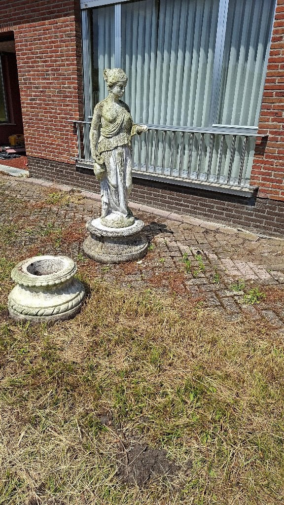 tuinbeeld dame, Ophalen, Gebruikt, Beton, Mensenbeeld