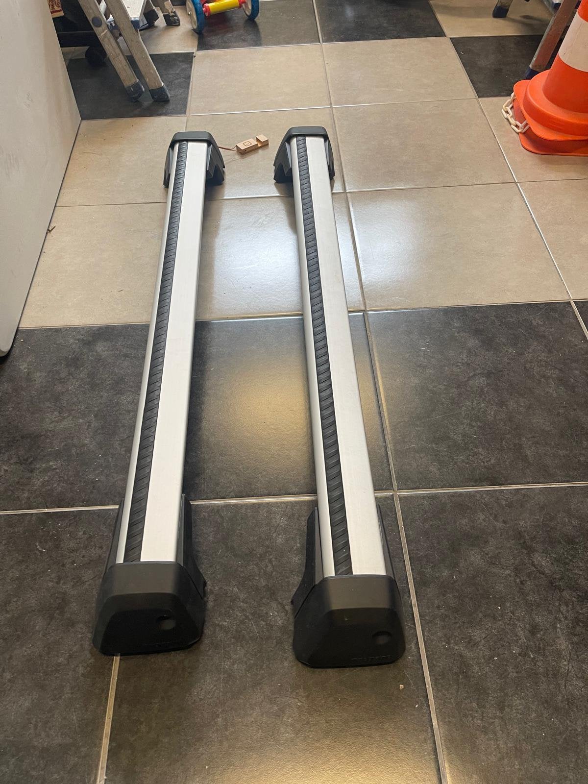 Barre de toit volvo xc40, Auto diversen, Ophalen, Zo goed als nieuw