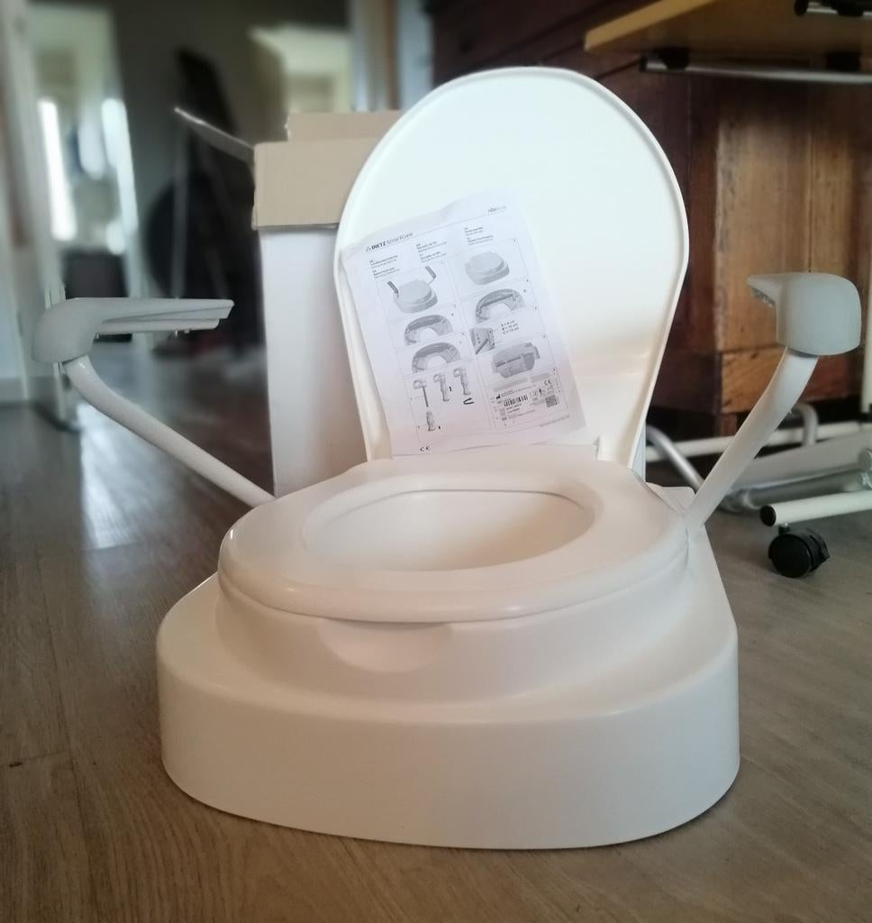 Toiletverhoger en roltafeltje, Enlèvement