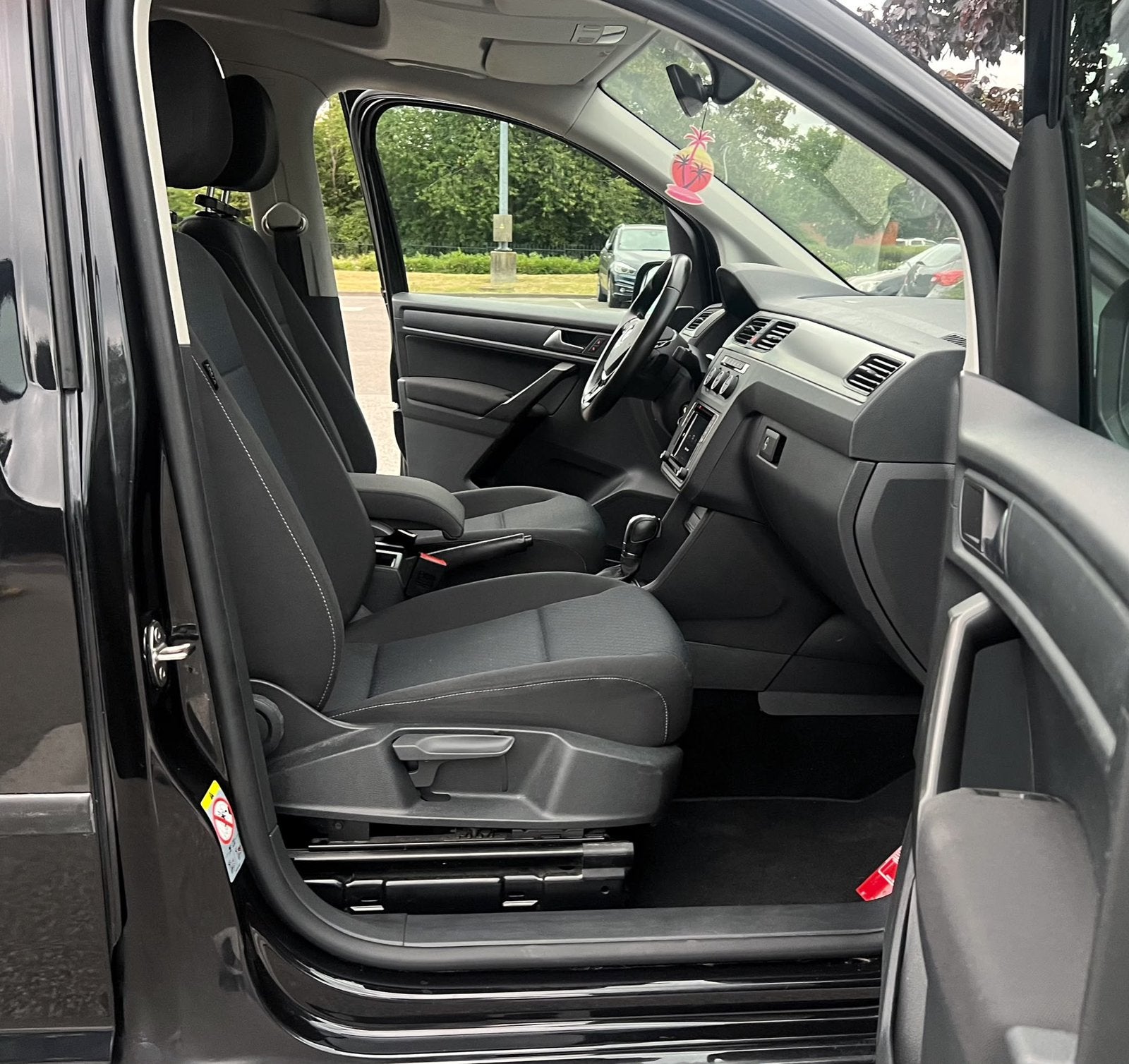 VW Caddy Maxi 1.4TSi Benzine Automaat 1e eigenaar *032000km*, Auto's, Automaat, 4 cilinders, Zwart, 96 kW