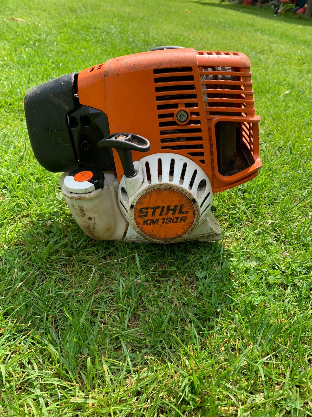 Stihl Km 130r pour pièces de rechange, Enlèvement, Utilisé, 50 cm ou plus, Essence