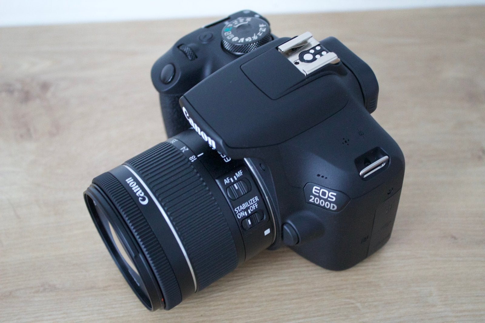 Canon eos 2000d, Audio, Tv en Foto, Ophalen, Zo goed als nieuw, Canon