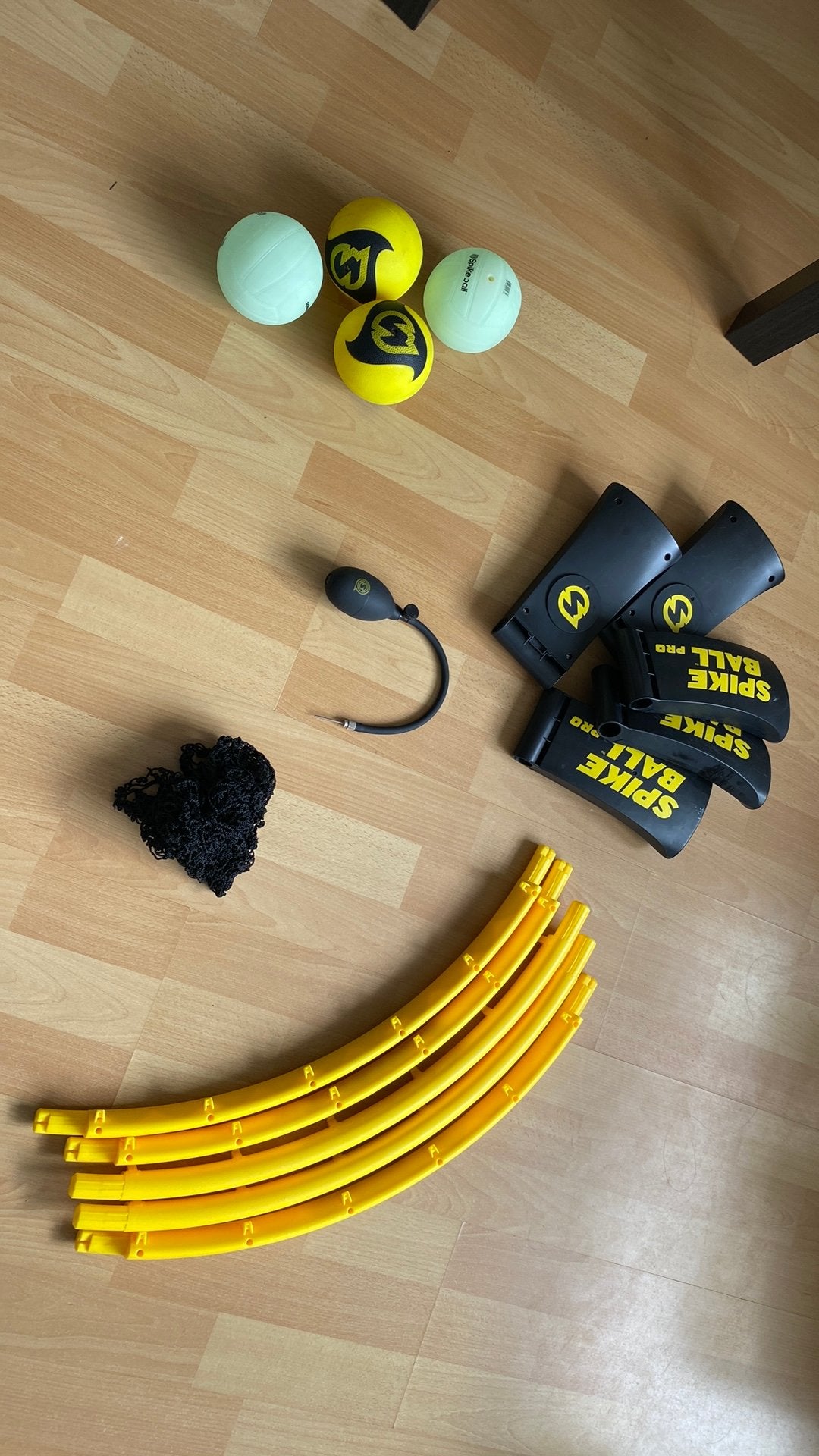 Spikeball Pro Set + 2 Glow in the Dark Spikeballs (roundnet), Sport en Fitness, Overige Sport en Fitness, Ophalen of Verzenden