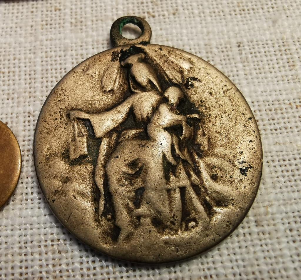 medaillon scapulier hanger Virgo Carmeli Cor Jesu medalie, Verzamelen, Religie, Gebruikt, Christendom | Katholiek, Sieraad, Ophalen of Verzenden
