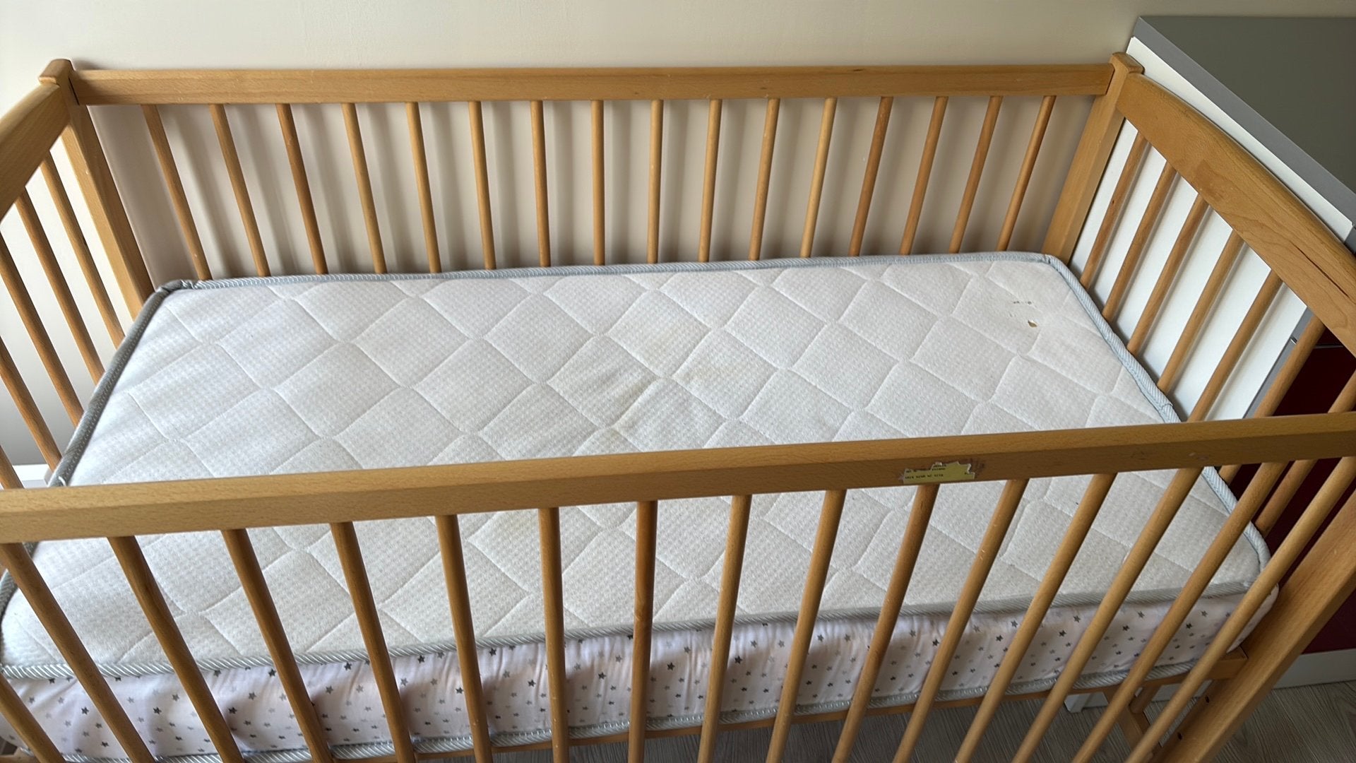 gratis ikea bed voor kinderen met matris, Kinderen en Baby's, Ophalen, Zo goed als nieuw