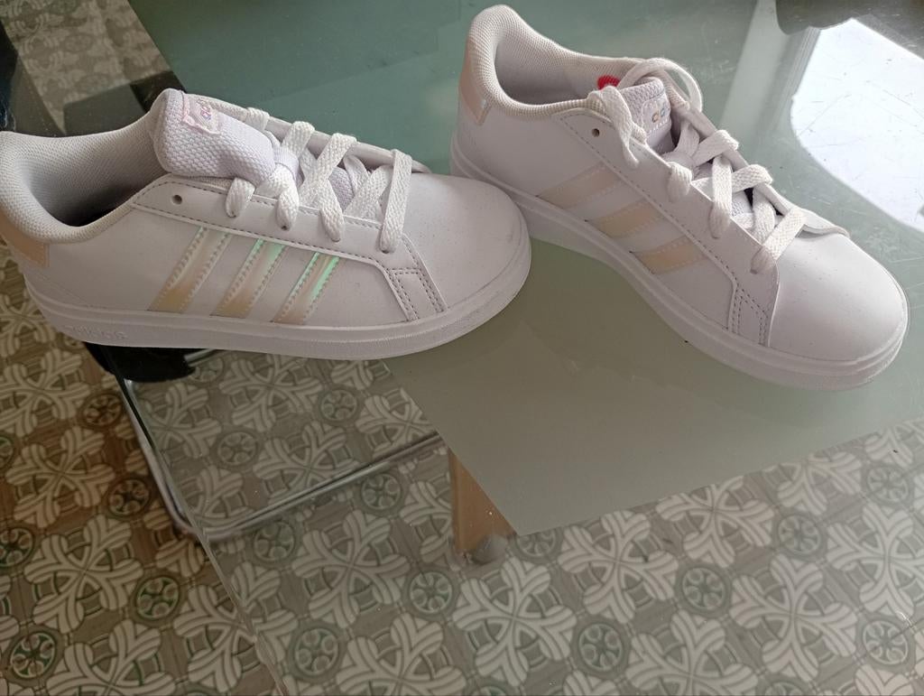 Basket fille Adidas, Enlèvement, Adidas