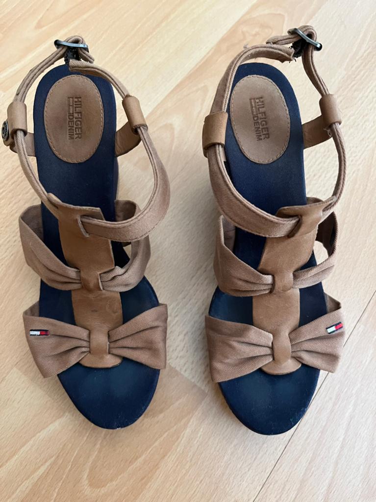 Zomerse sleehak schoenen Tommy Hilfiger nieuwstaat, Ophalen of Verzenden, Zo goed als nieuw
