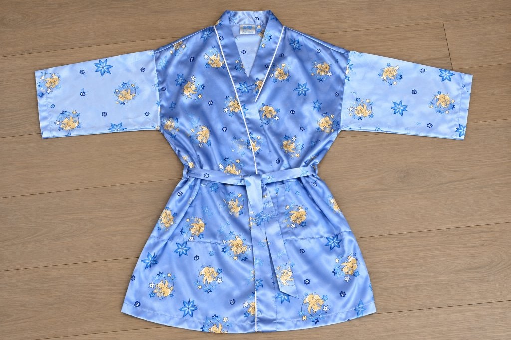 Mooie satijnen kamerjas met beertjes, one size, Vêtements | Femmes, Enlèvement ou Envoi, Comme neuf, Bleu