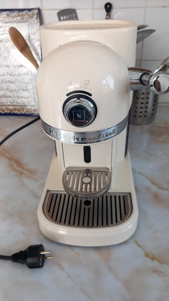 KitchenAid Artisan Nespresso voor reserveonderdelen, Ophalen of Verzenden, Niet werkend, Koffiepads en cups, Afneembaar waterreservoir