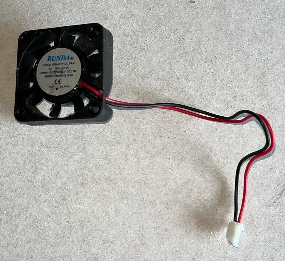 Kleine koelventilator - 4cm x 4cm x 1cm - 12volt, Ophalen of Verzenden, Zo goed als nieuw