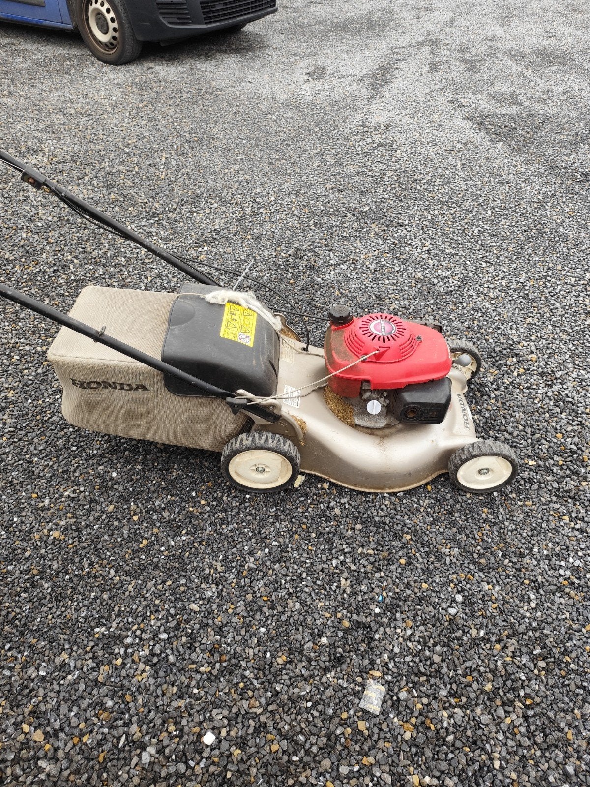 Honda grasmachine, zelftrekker. Startkoord is stuk., Tuin en Terras, Ophalen
