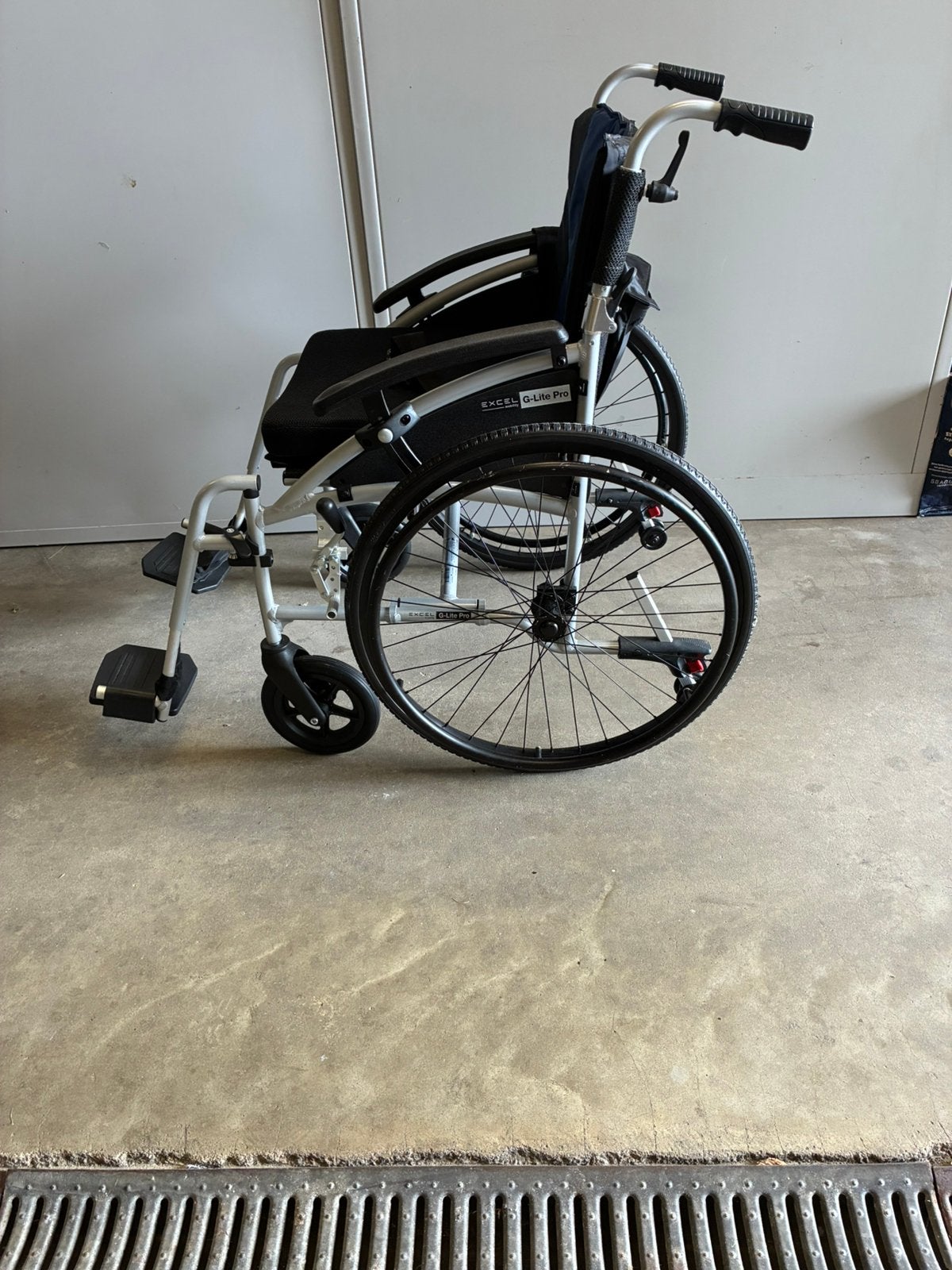 Fauteuil roulant léger EXCEL G-Lite Pro, Divers, Chaises roulantes, Comme neuf, Fauteuil roulant à pousser, Pliant, Enlèvement