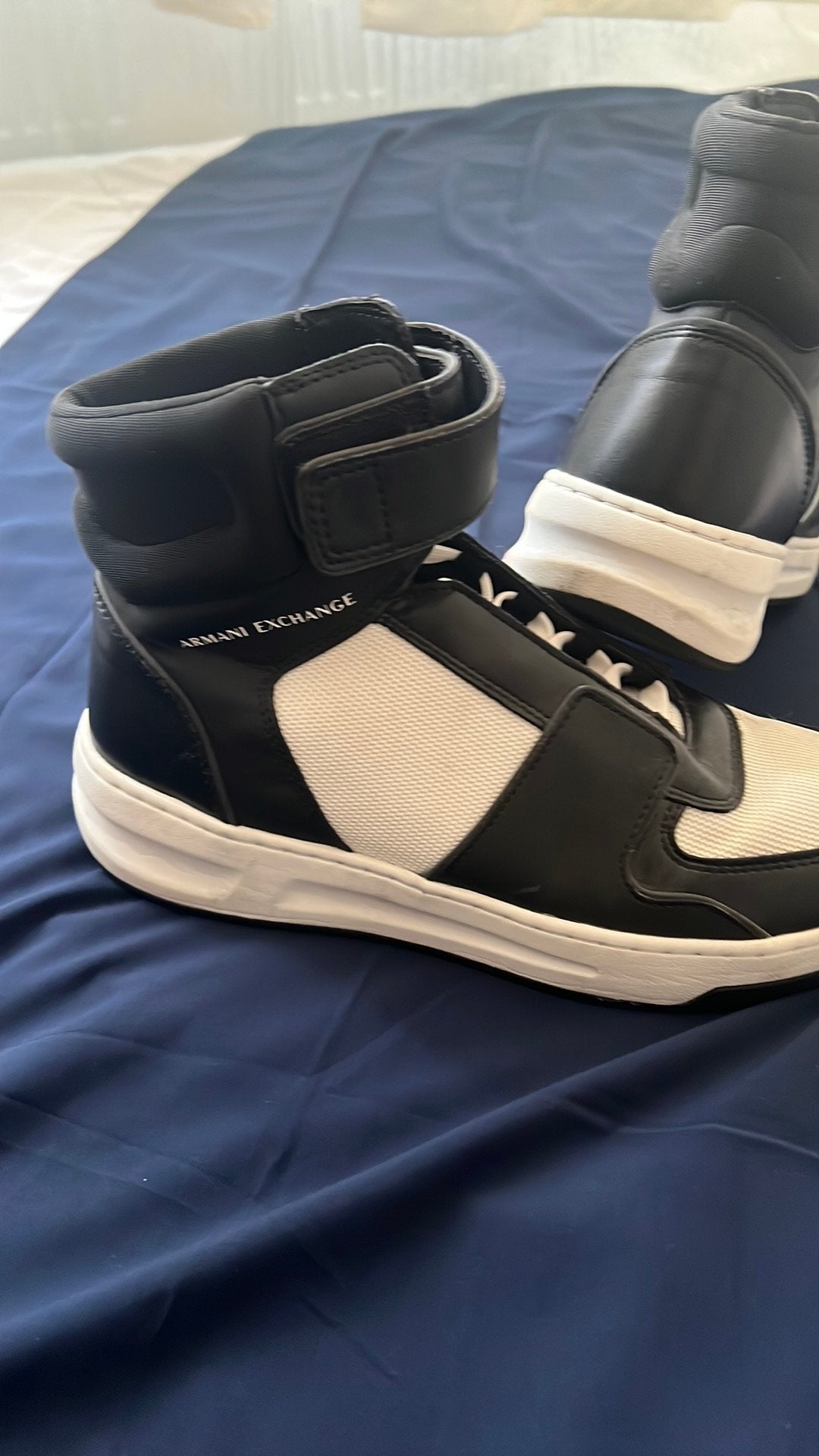 Chaussures armani exchange 42 neuf sans étiquette, Sport en Fitness, Basketbal, Ophalen, Zo goed als nieuw, Schoenen