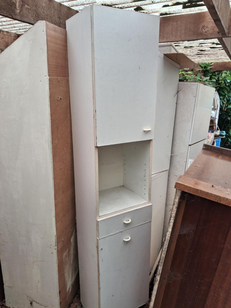 armoire blanche, Enlèvement