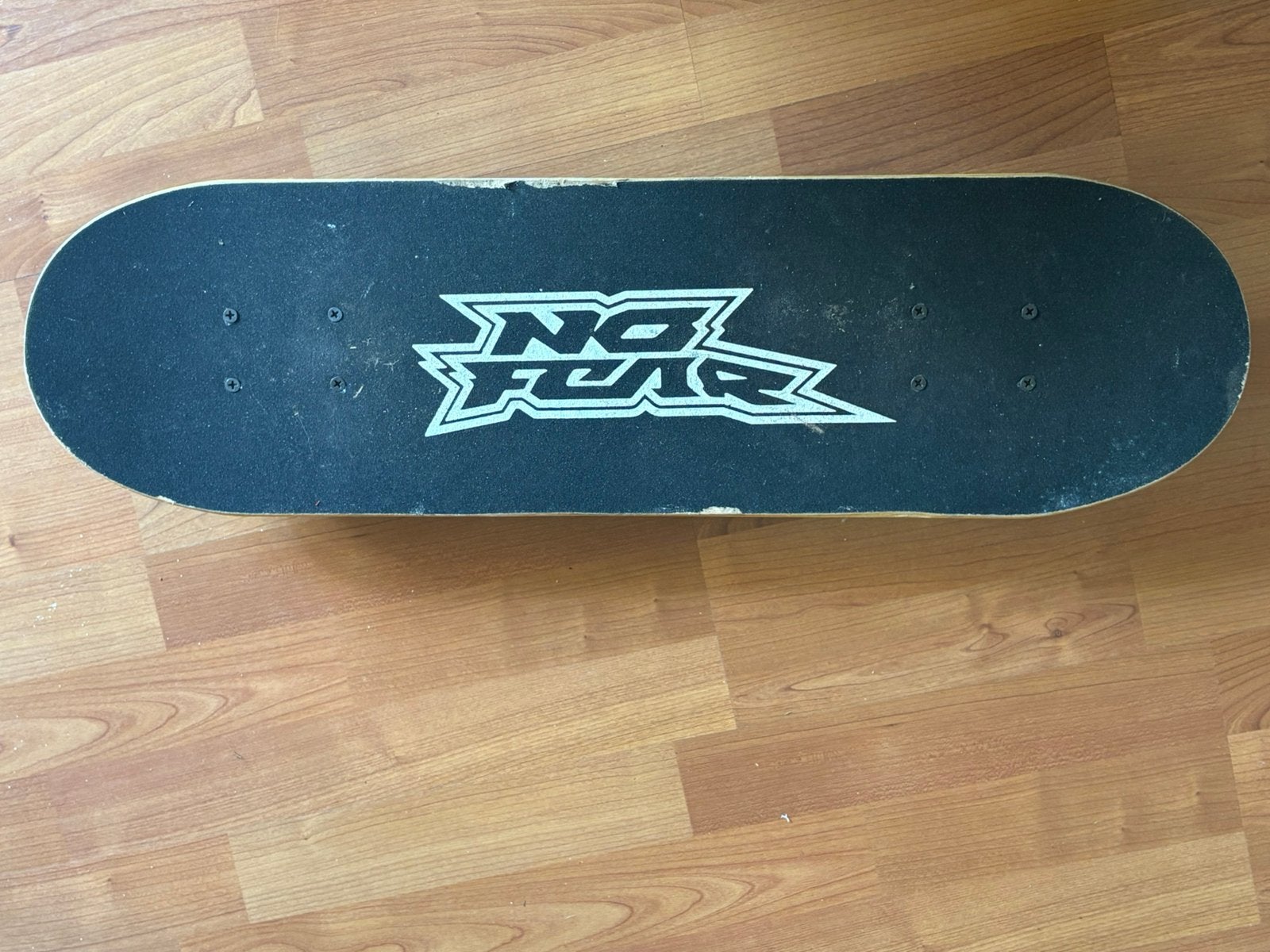 Zwart skateboard met kleurrijke onderkant, Envoi, Utilisé, Skateboard