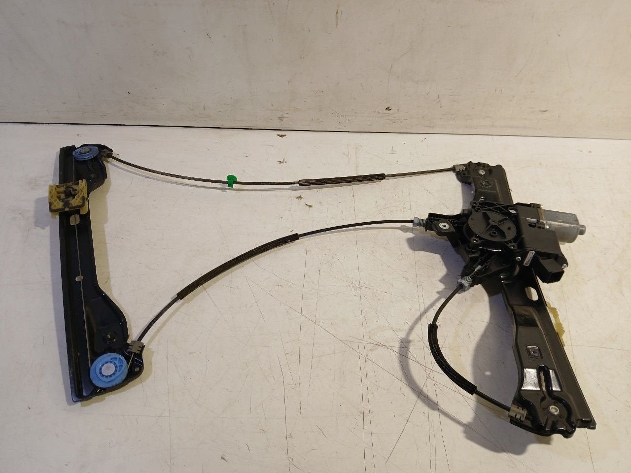 Raammechaniek elektrisch links voor Vauxhall Adam, Onderdelen@venauto.nl, Van der Ven Autorecycling B.V., Gebruikt, Ettenseweg 76, 4706 PB Roosendaal, The Netherlands