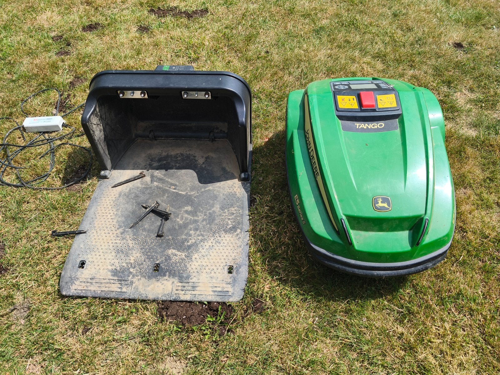 Tondeuse à gazon robotique John Deere Tango, Enlèvement