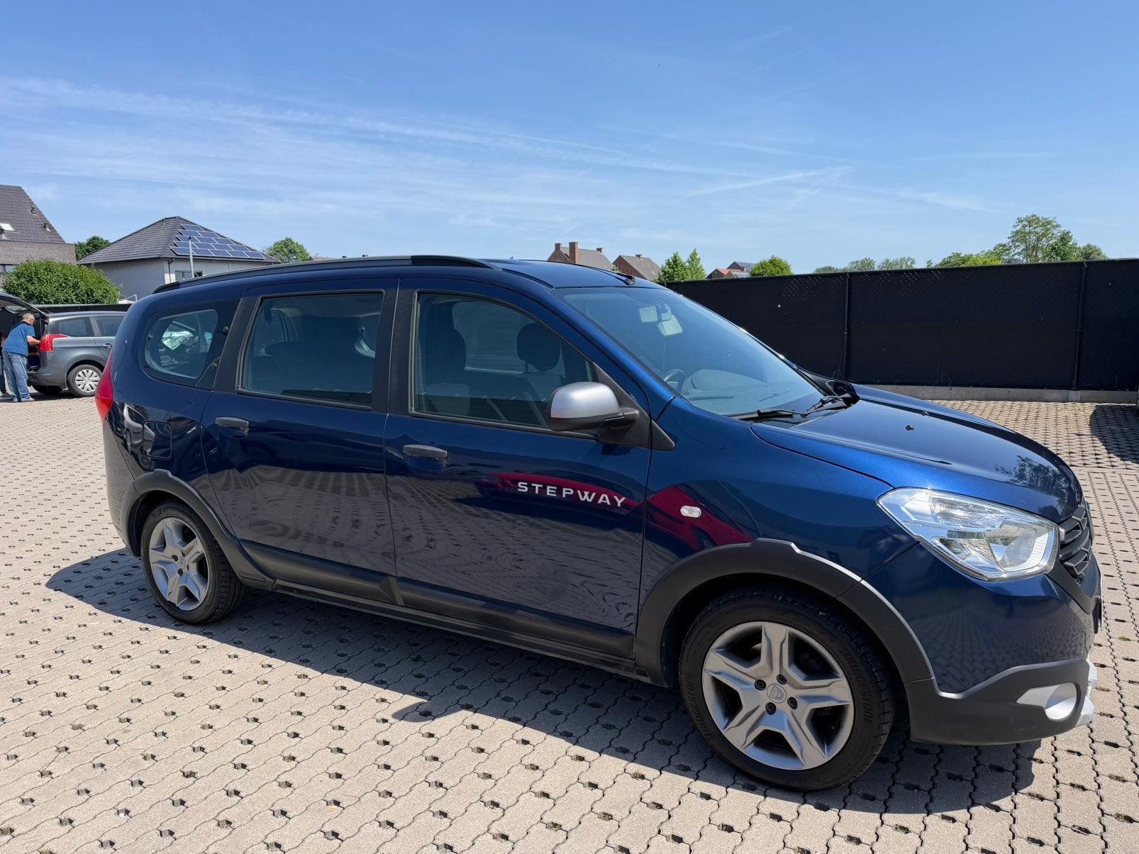 Dacia Logan 1.2 benzine 110 pk jaar 2018, Auto's, Dacia, Euro 6, 5 deurs, Lodgy, Bedrijf