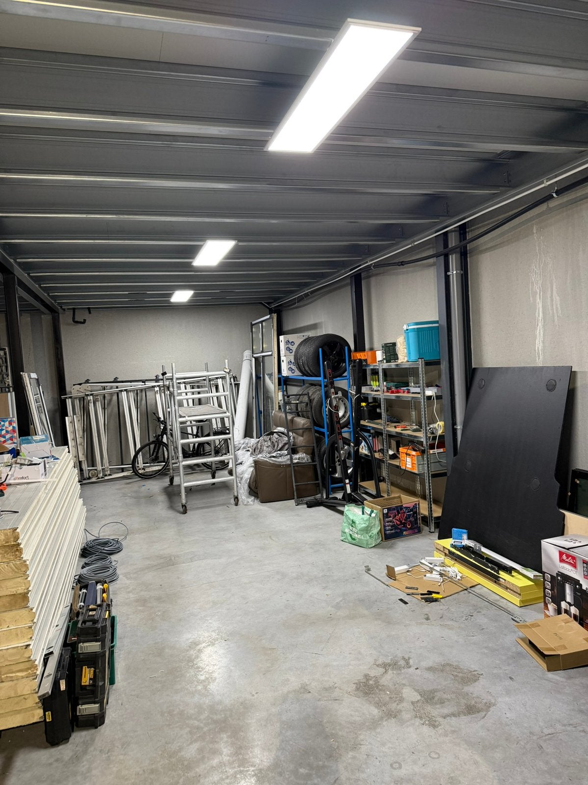 Unit te huur met verdiep 225 m2, 225 m², Location, Stock ou Remise