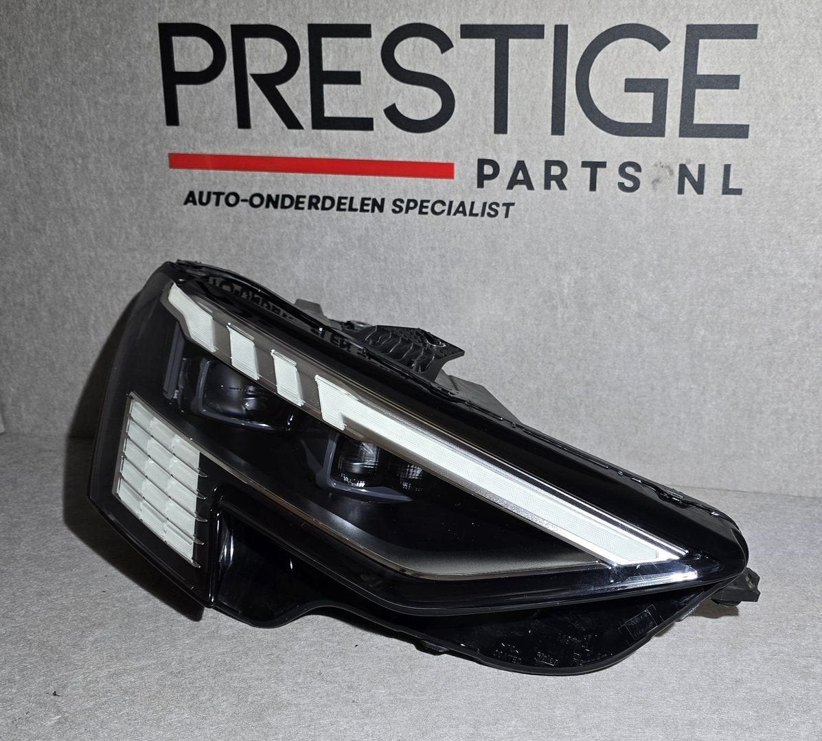 Koplamp Audi A3 8Y MATRIX VOLL LED RECHTS 8Y0941036 Compleet, -, Origine de la pièce connue, Audi, Utilisé