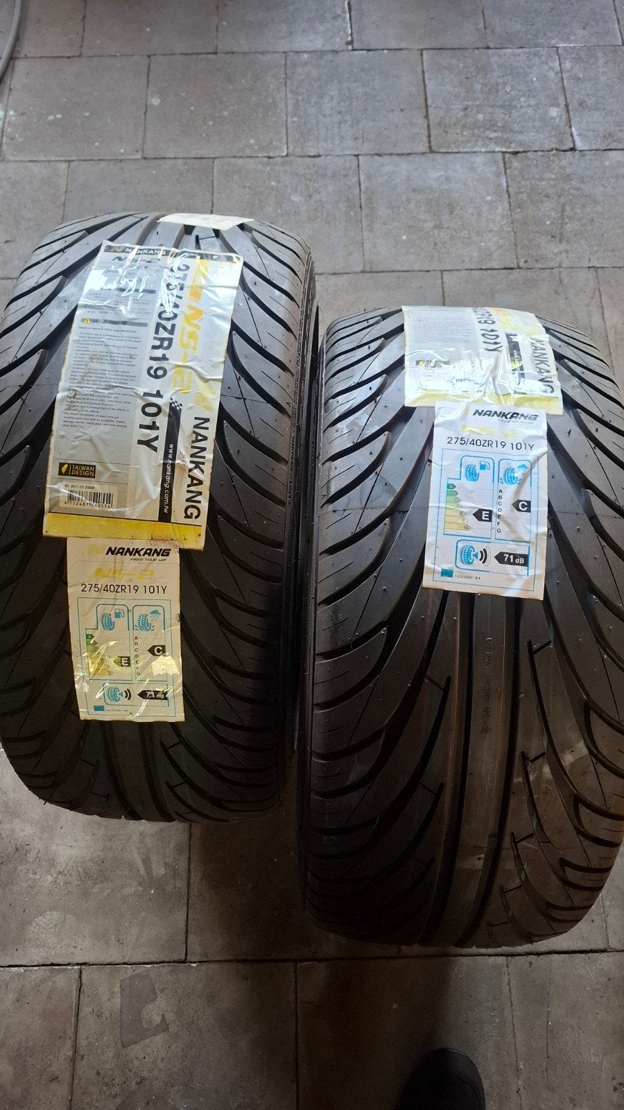 2 banden  275/40R19 101y met montage, Ophalen