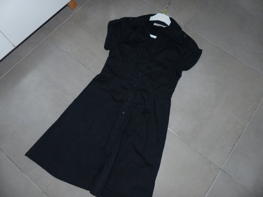 Bershka zwart jurkje korte mouwen - small, Zwart, Zo goed als nieuw, Knielengte, Maat 36 (S)