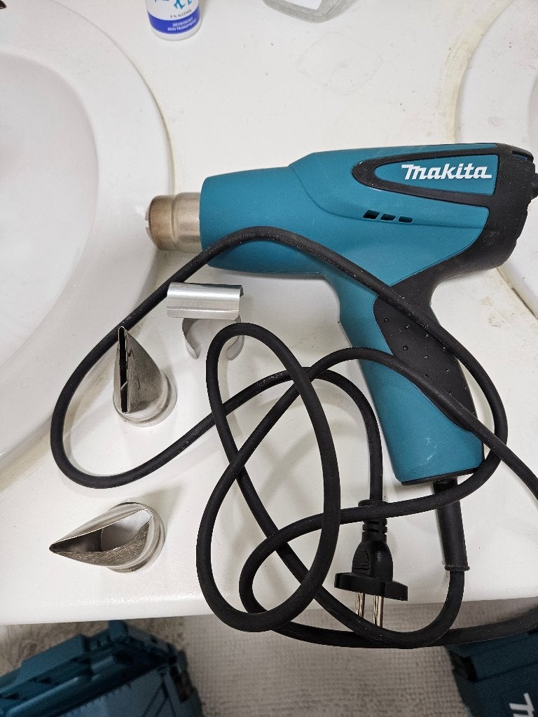 Pistolet à air chaud 230 V Makita avec accessoires multiples, Enlèvement ou Envoi, Comme neuf, Autres types, Makita